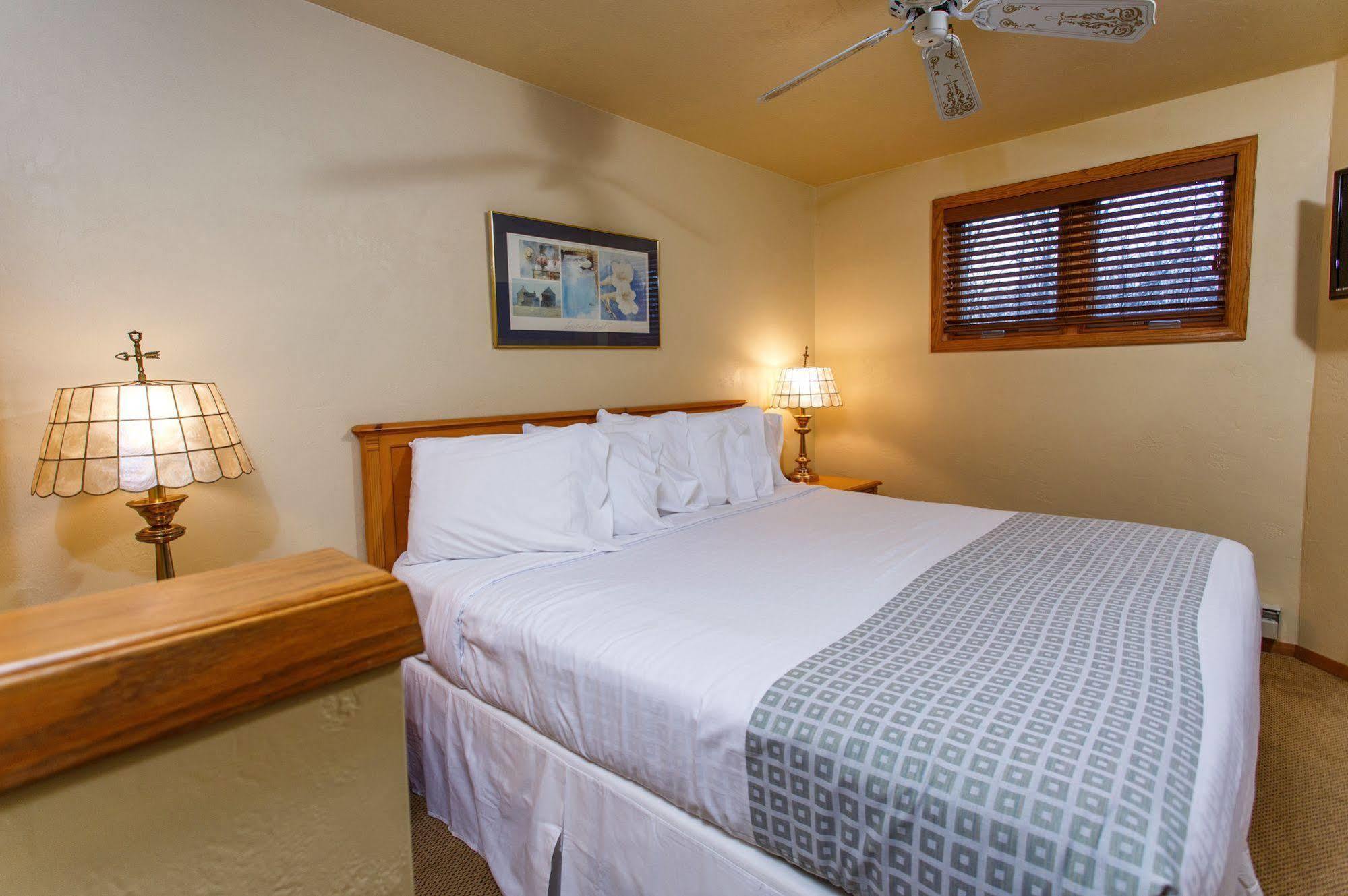 Waterbury Inn เอเฟรม ภายนอก รูปภาพ
